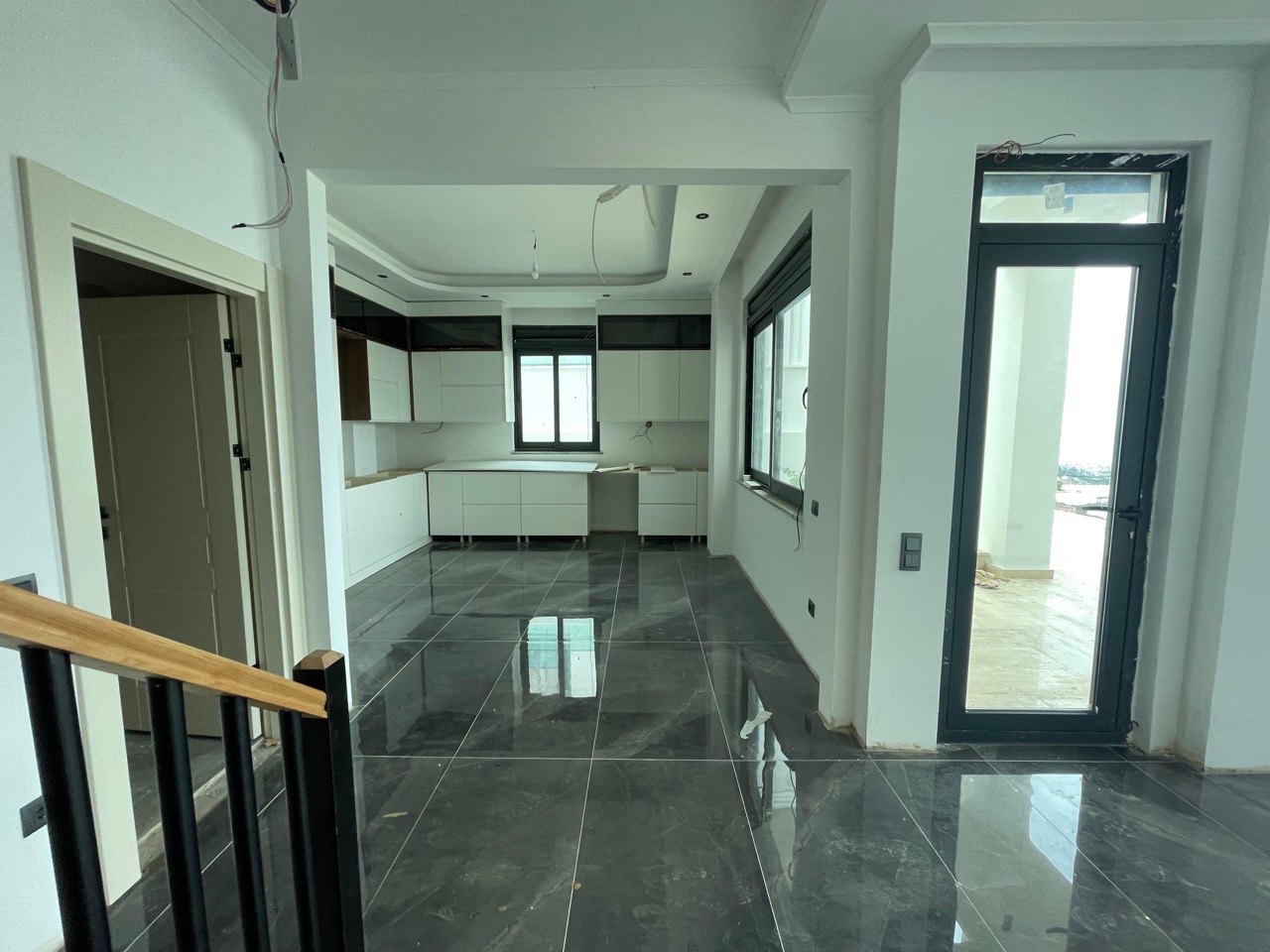 Spacious villa with panoramic sea views in Kargicak - Photo 16