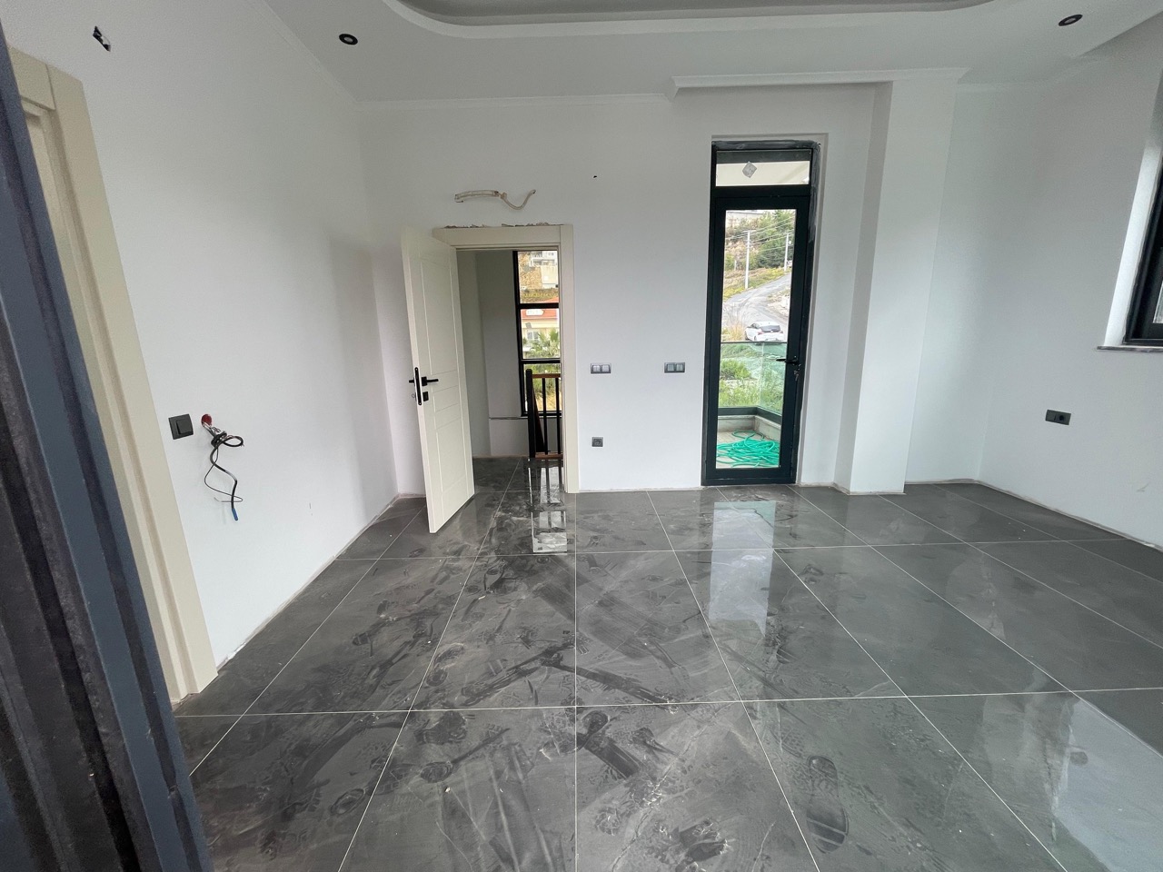 Spacious villa with panoramic sea views in Kargicak - Photo 15