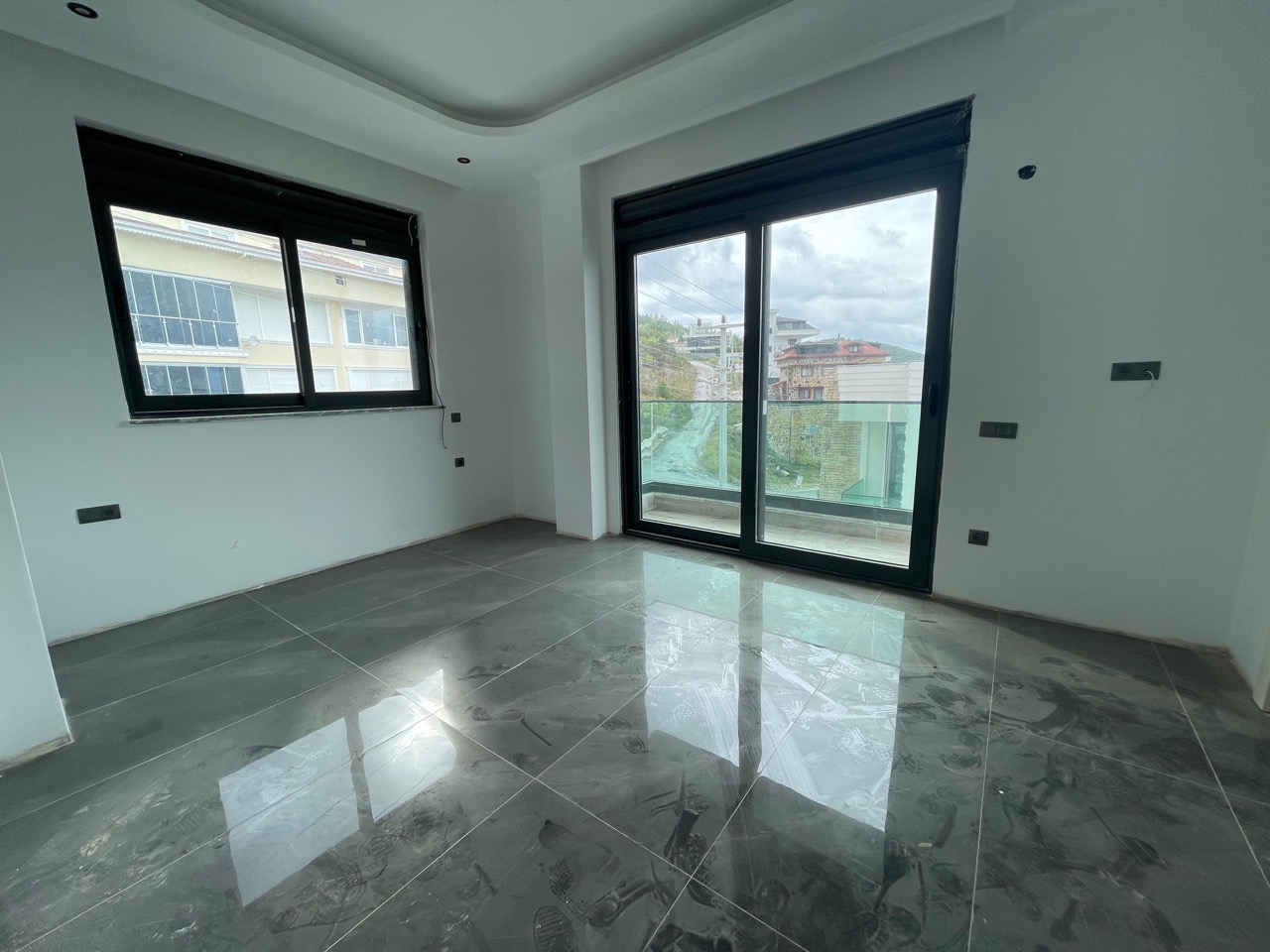 Spacious villa with panoramic sea views in Kargicak - Photo 10