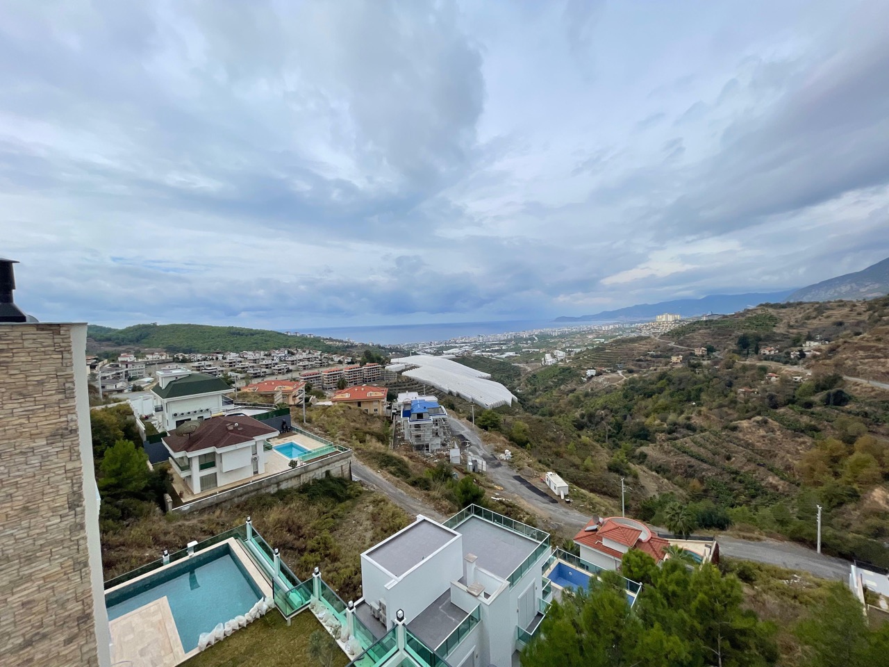 Spacious villa with panoramic sea views in Kargicak - Photo 12