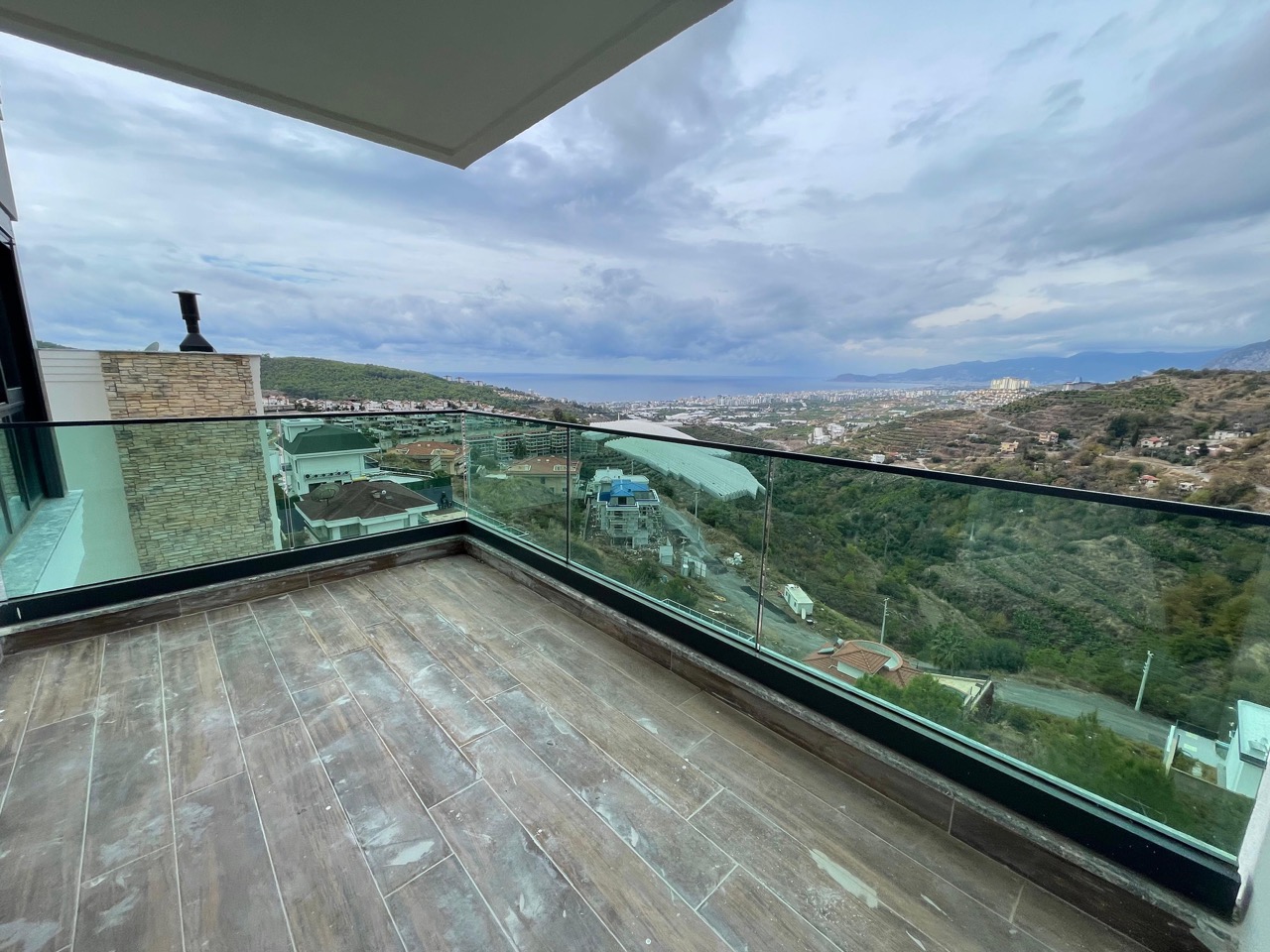 Spacious villa with panoramic sea views in Kargicak - Photo 11