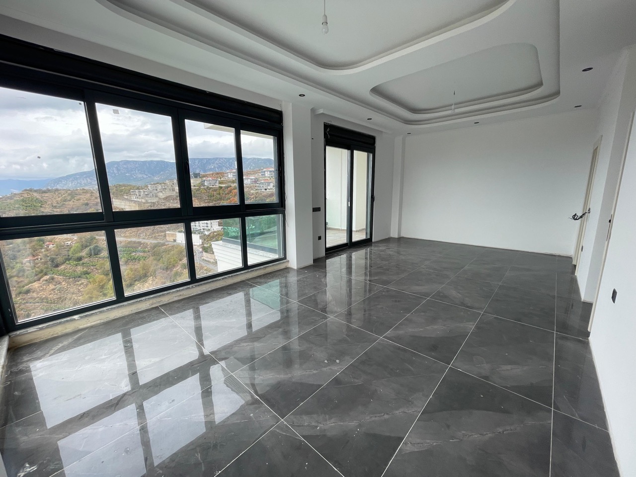 Spacious villa with panoramic sea views in Kargicak - Photo 8