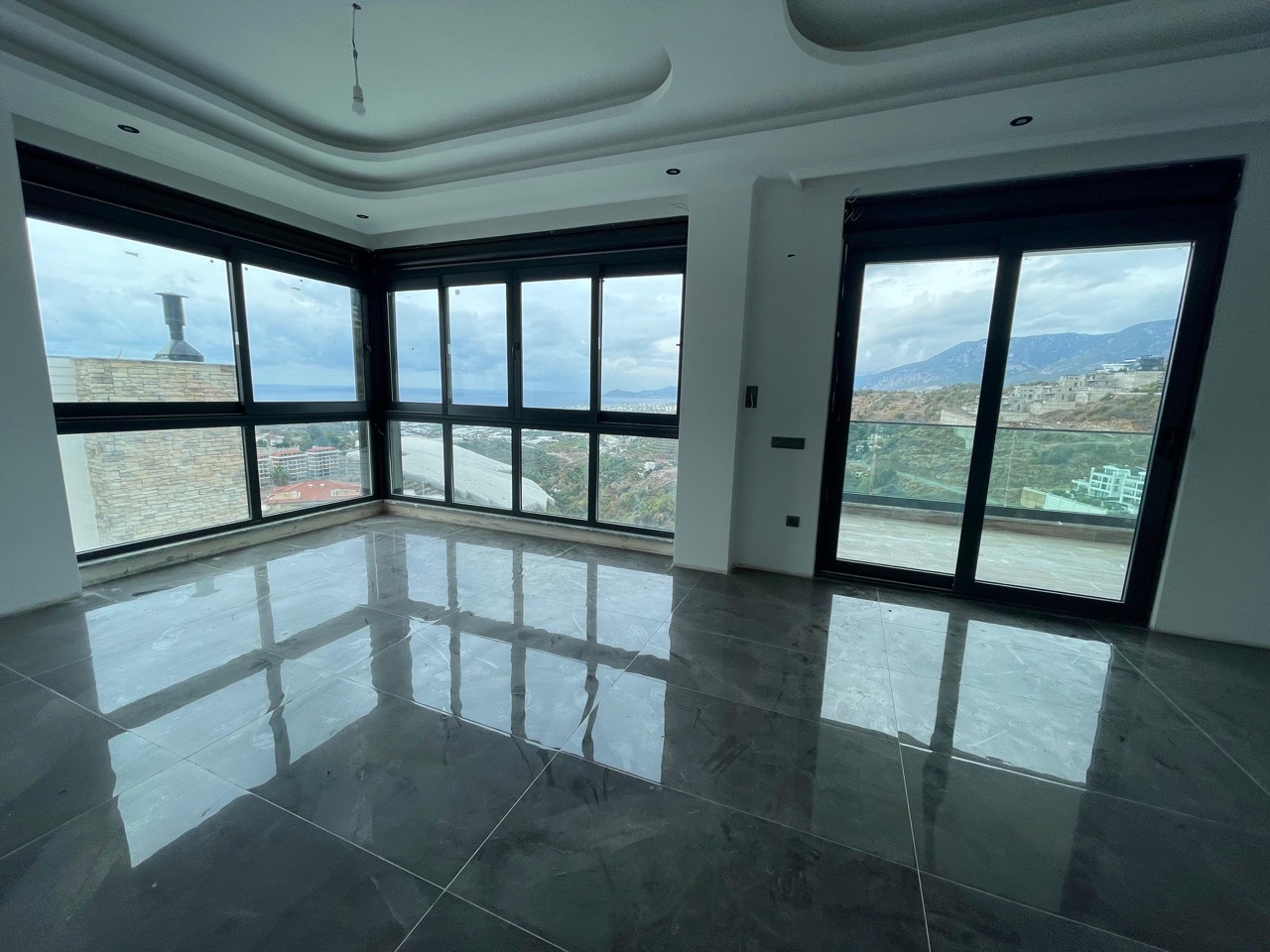 Spacious villa with panoramic sea views in Kargicak - Photo 7