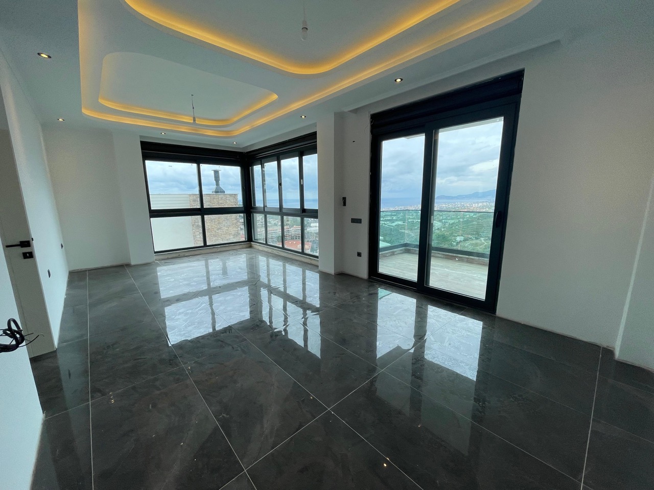Spacious villa with panoramic sea views in Kargicak - Photo 6