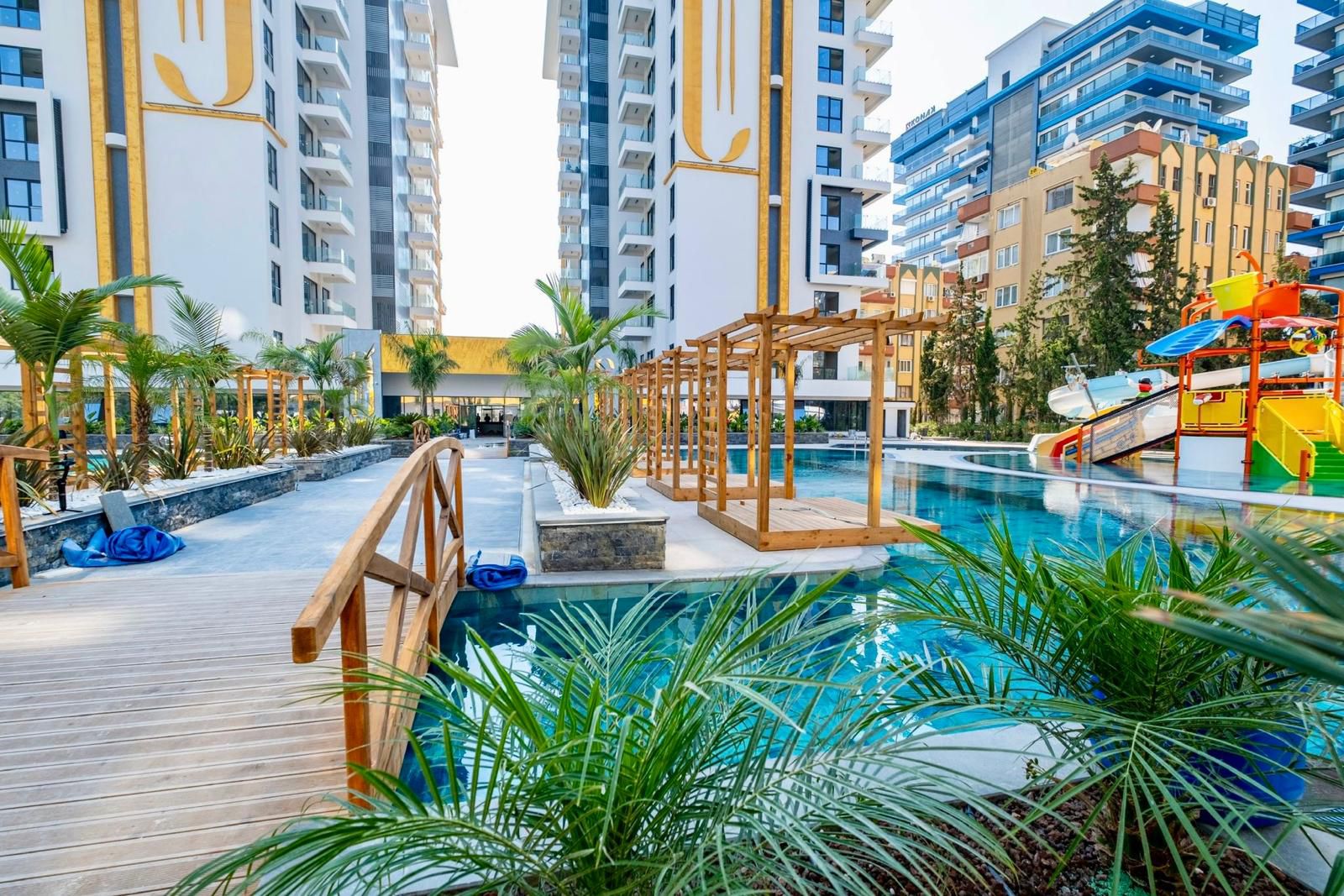 Furnished 2+1 Apartment with Direct Sea View on the First Coastline in Mahmutlar - Photo 4