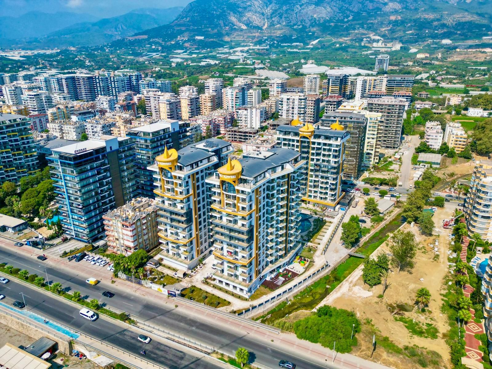 Furnished 2+1 Apartment with Direct Sea View on the First Coastline in Mahmutlar