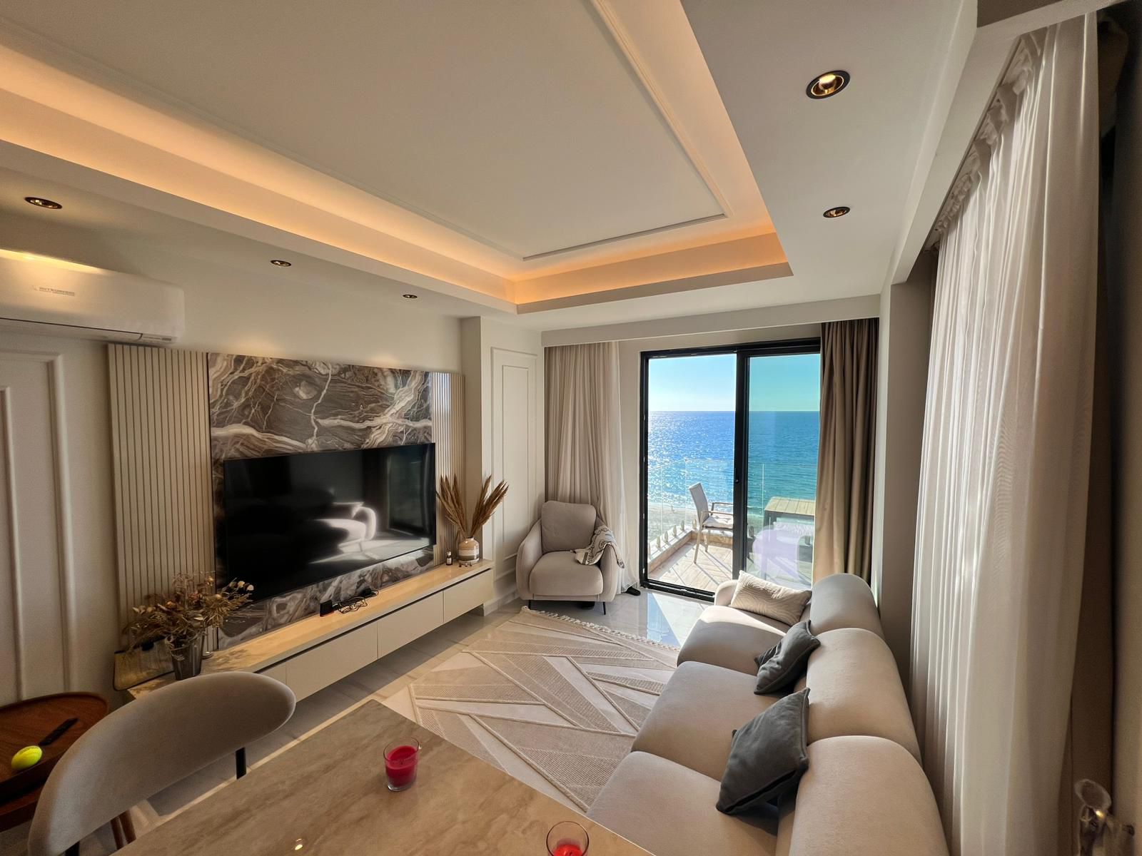 Furnished 2+1 Apartment with Direct Sea View on the First Coastline in Mahmutlar - Photo 11