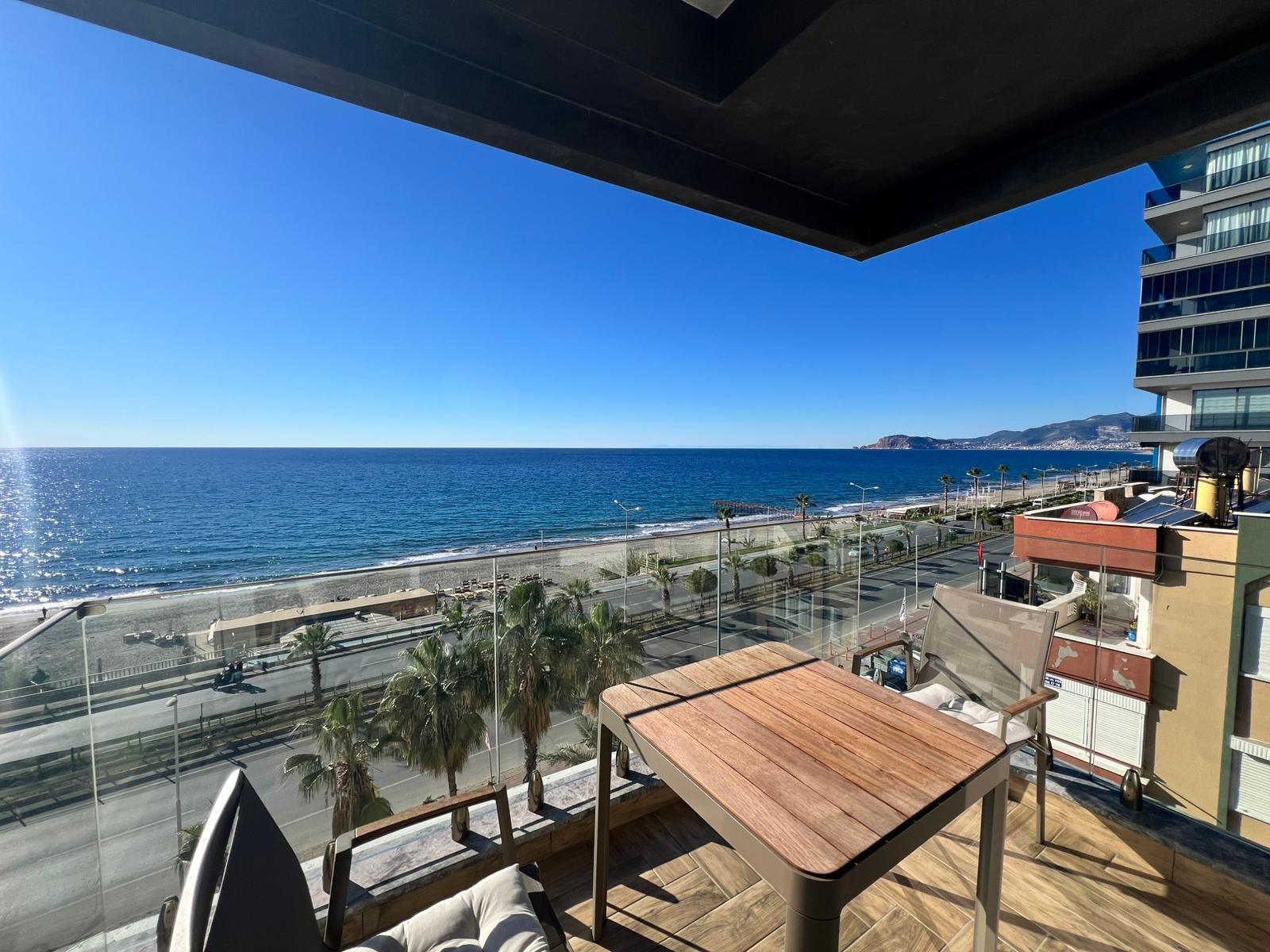 Furnished 2+1 Apartment with Direct Sea View on the First Coastline in Mahmutlar - Photo 14