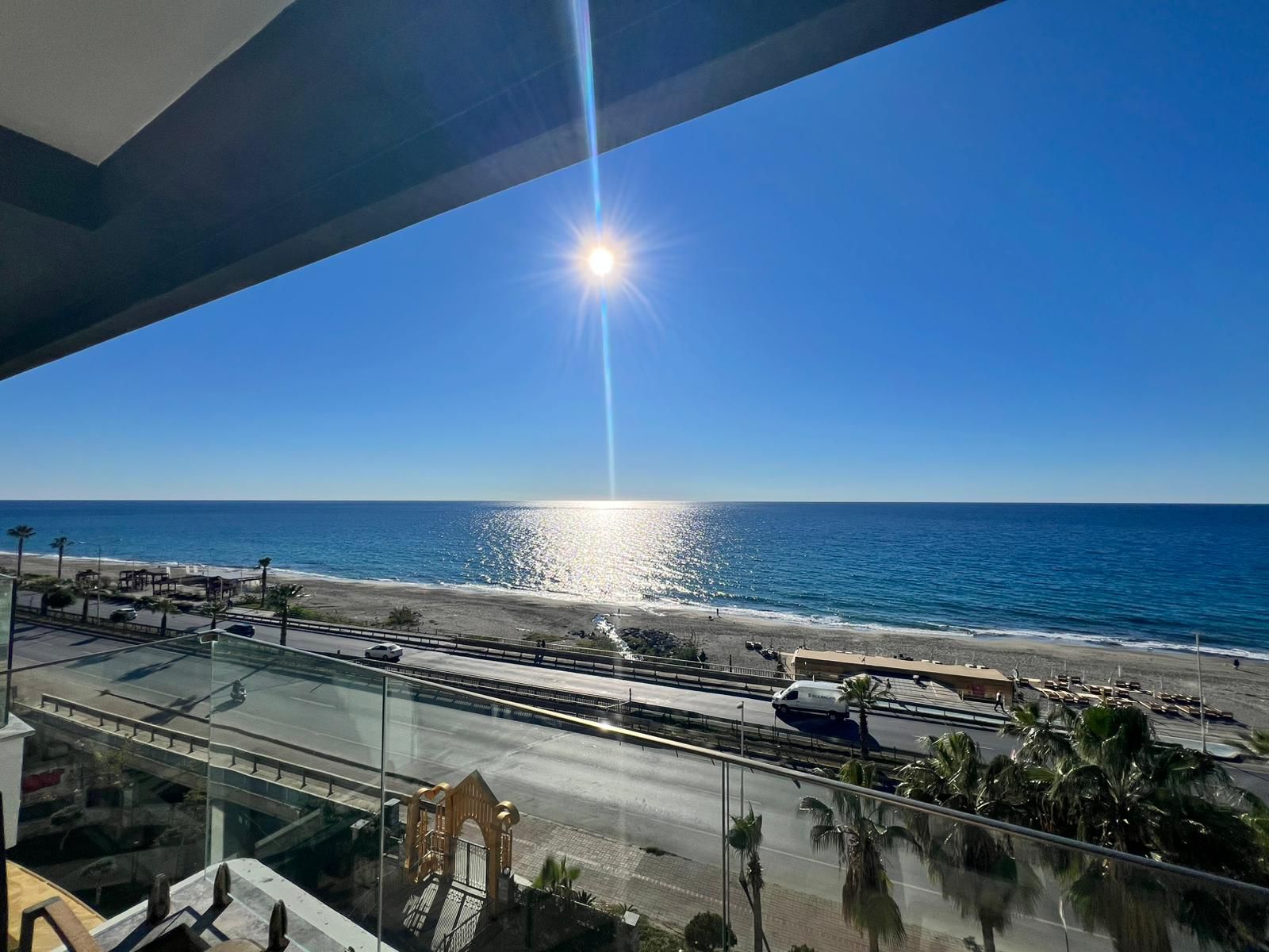 Furnished 2+1 Apartment with Direct Sea View on the First Coastline in Mahmutlar - Photo 15