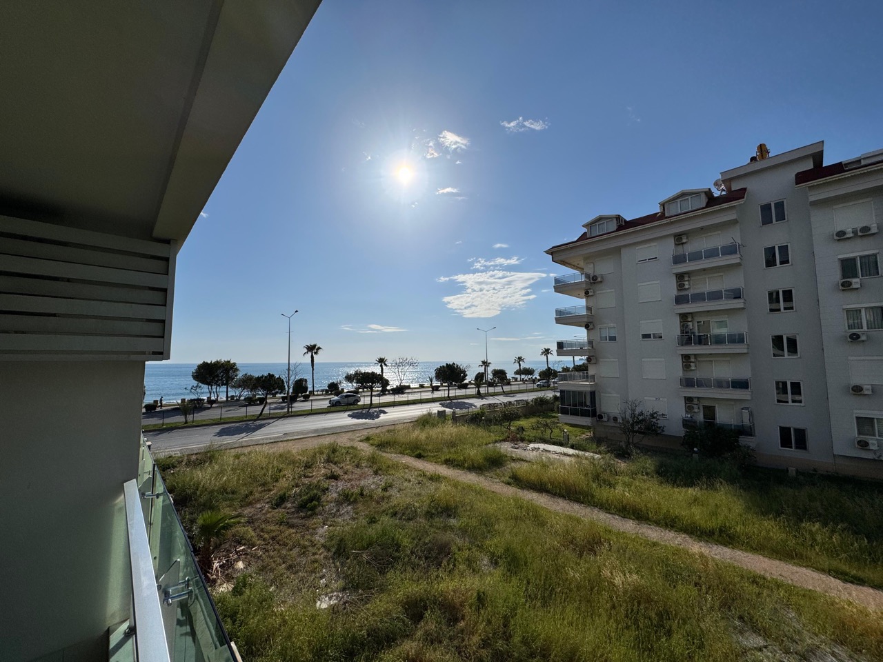 Furnished 1+1 Apartment on the First Coastline in Kestel - Photo 10
