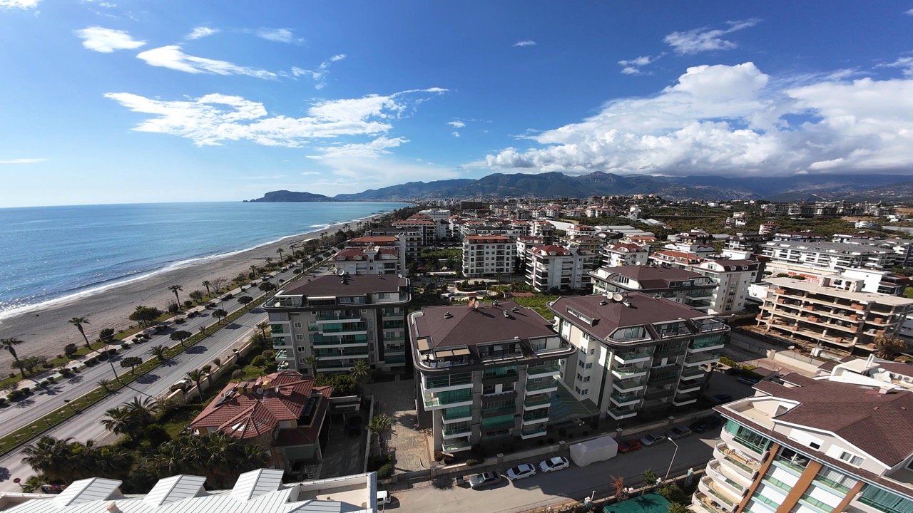 Furnished 1+1 Apartment on the First Coastline in Kestel - Photo 5