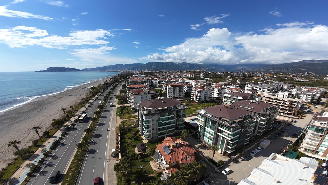 Furnished 1+1 Apartment on the First Coastline in Kestel - Photo 4