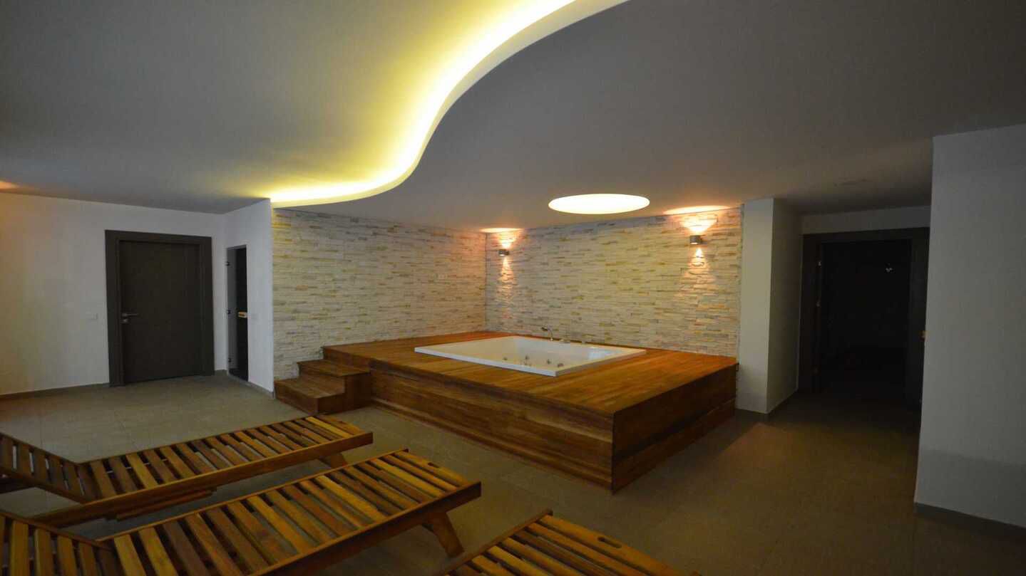Furnished 1+1 Apartment on the First Coastline in Kestel - Photo 20