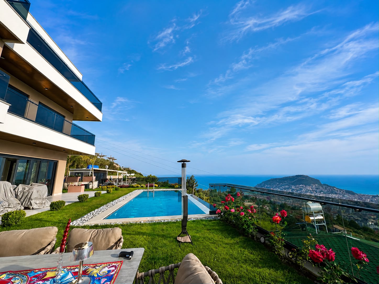 Exclusive 6+1 Villa with Panoramic City and Sea Views - Photo 2