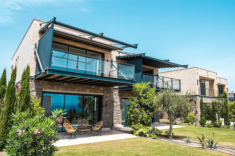 Residential complex with apartments and villas featuring a private beach and panoramic sea views - Photo 6