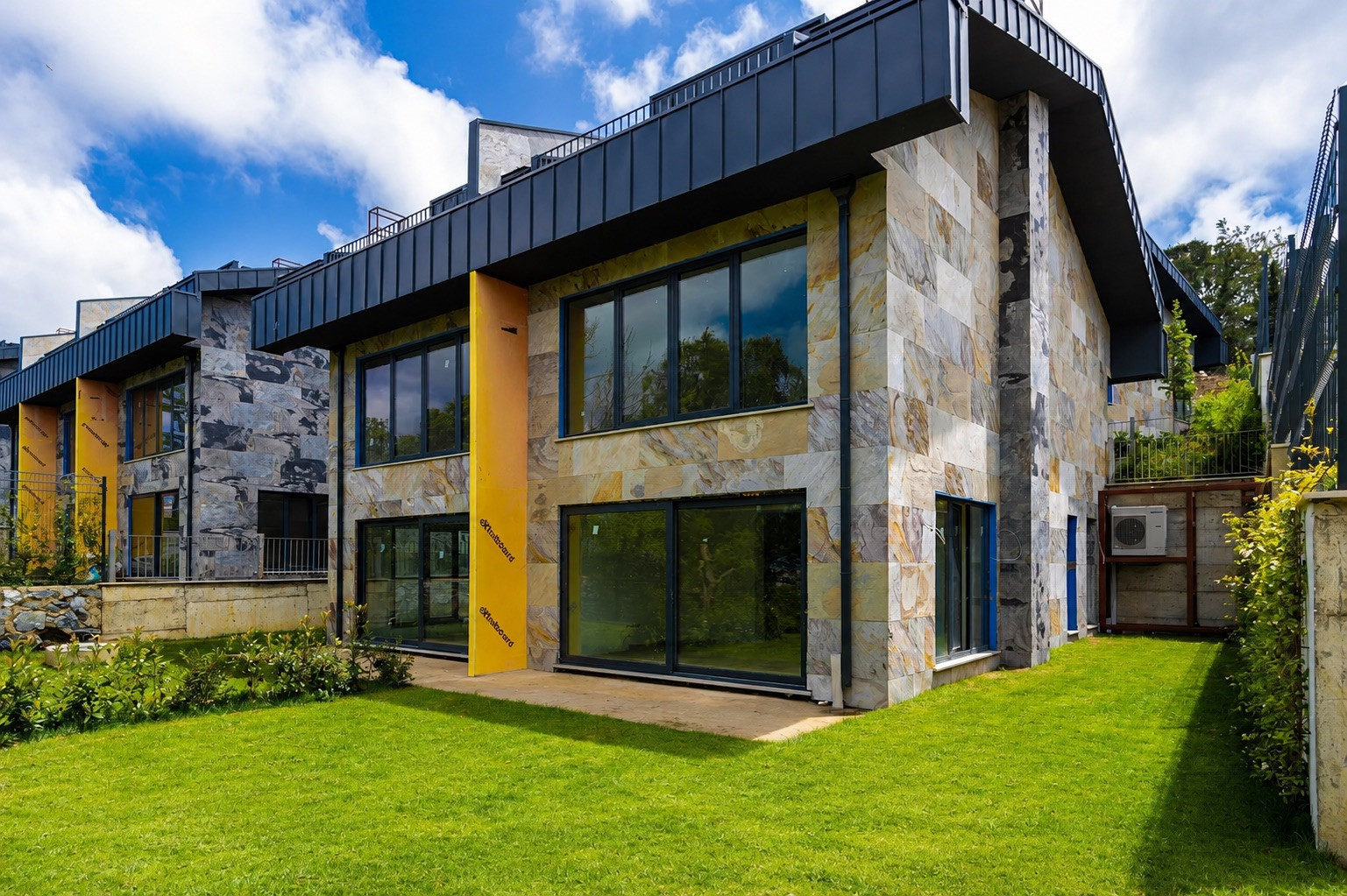 Premium villas with private SPA facilities and gardens in Sarıyer