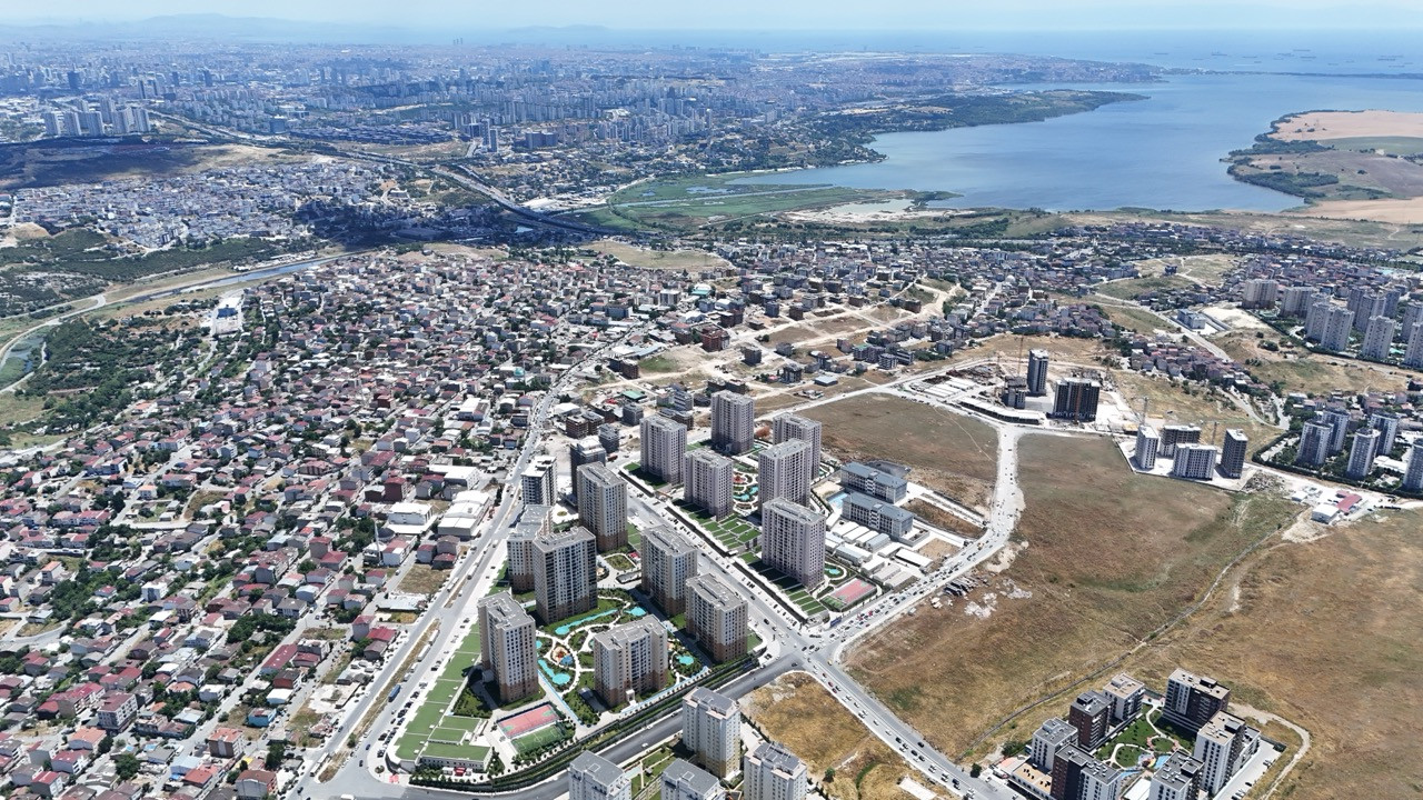 Ready-to-Move-In Family Apartments with Lake Views in Avcılar - Photo 2