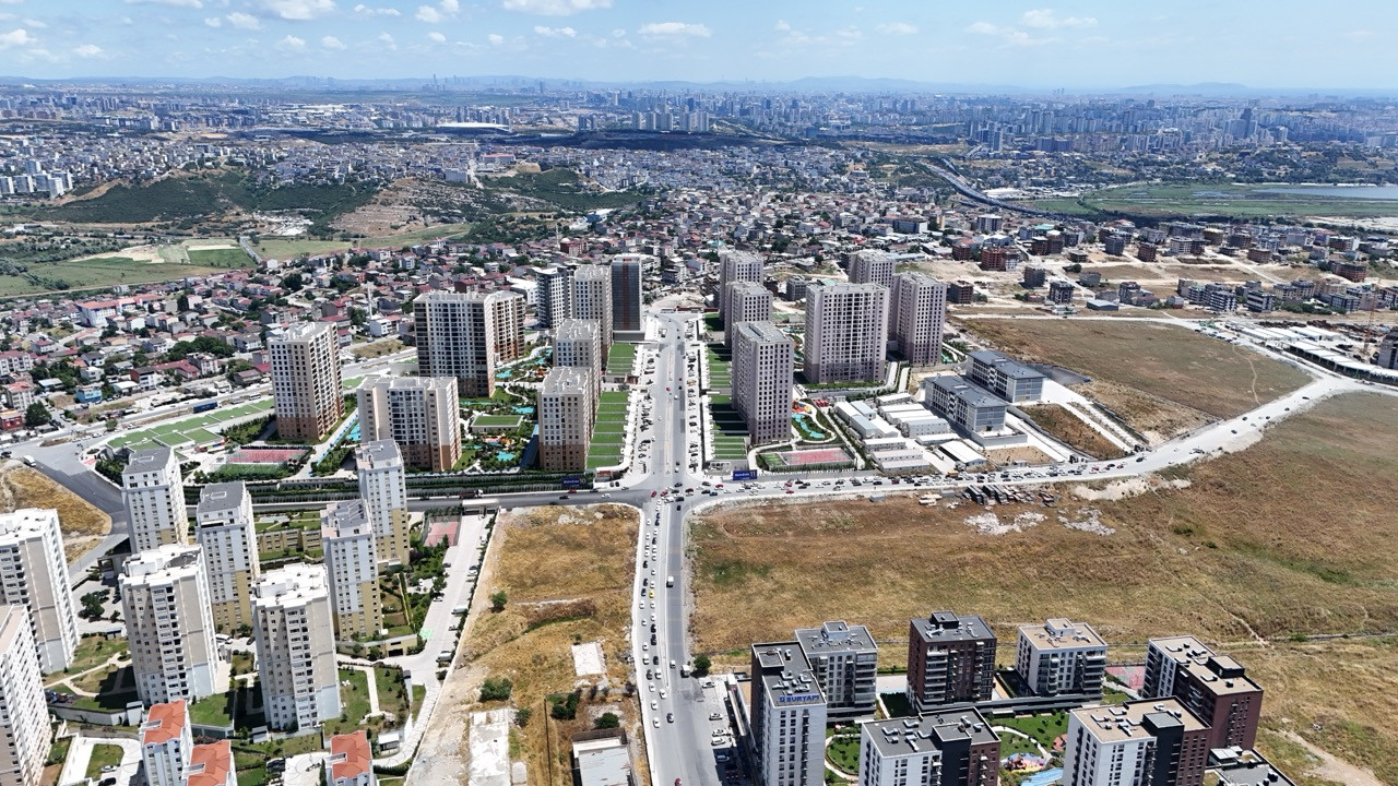 Ready-to-Move-In Family Apartments with Lake Views in Avcılar - Photo 3