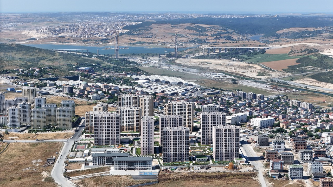 Ready-to-Move-In Family Apartments with Lake Views in Avcılar