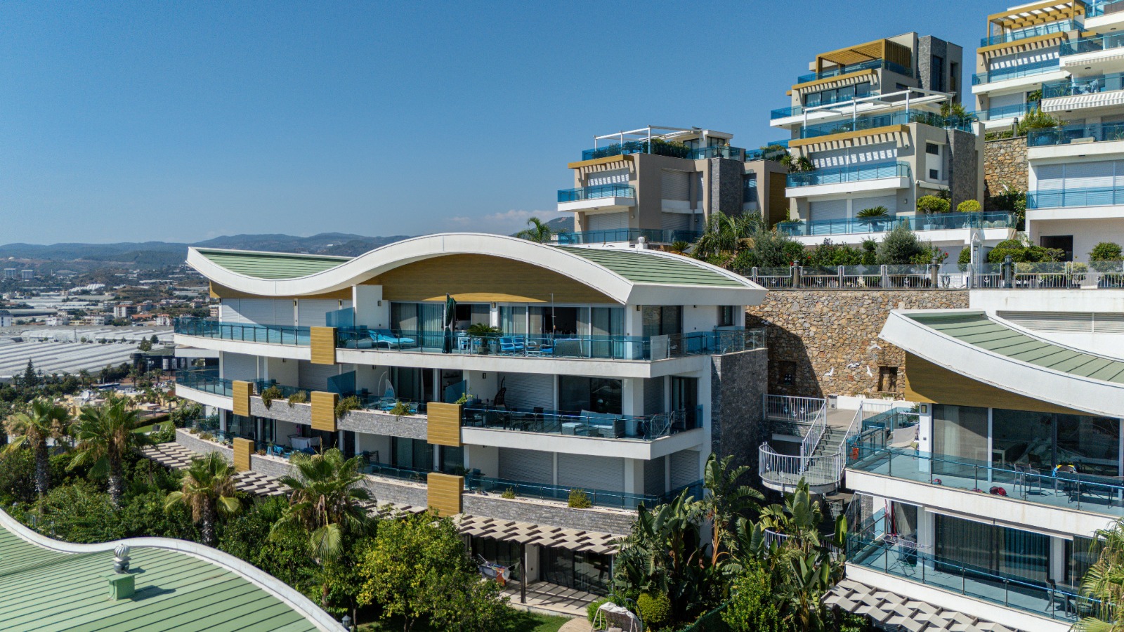 Furnished 3+2 penthouse with sea views, 600 metres from the beach