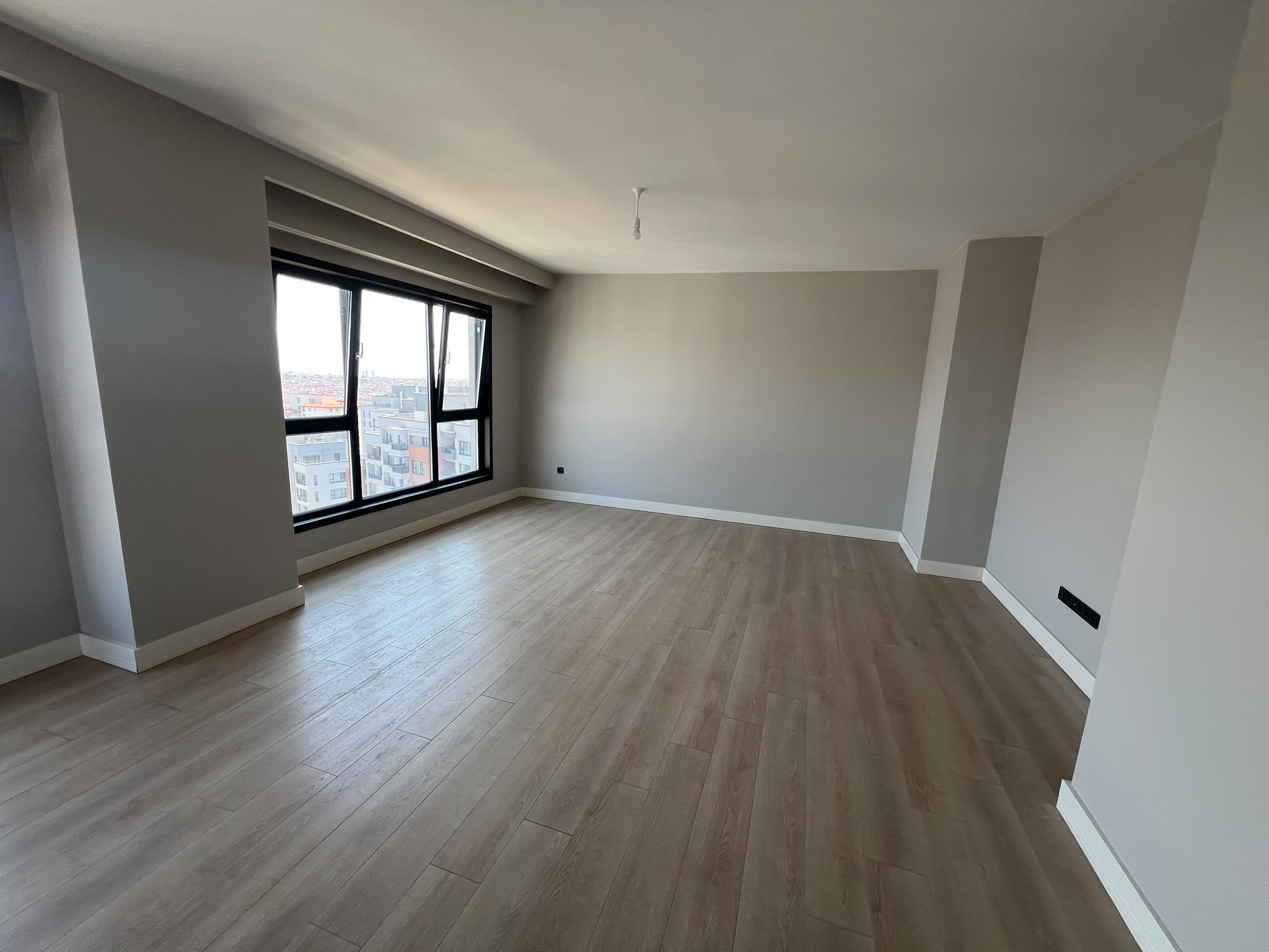 Spacious 4+1 apartment with extensive on-site facilities in Bağcılar - Photo 8