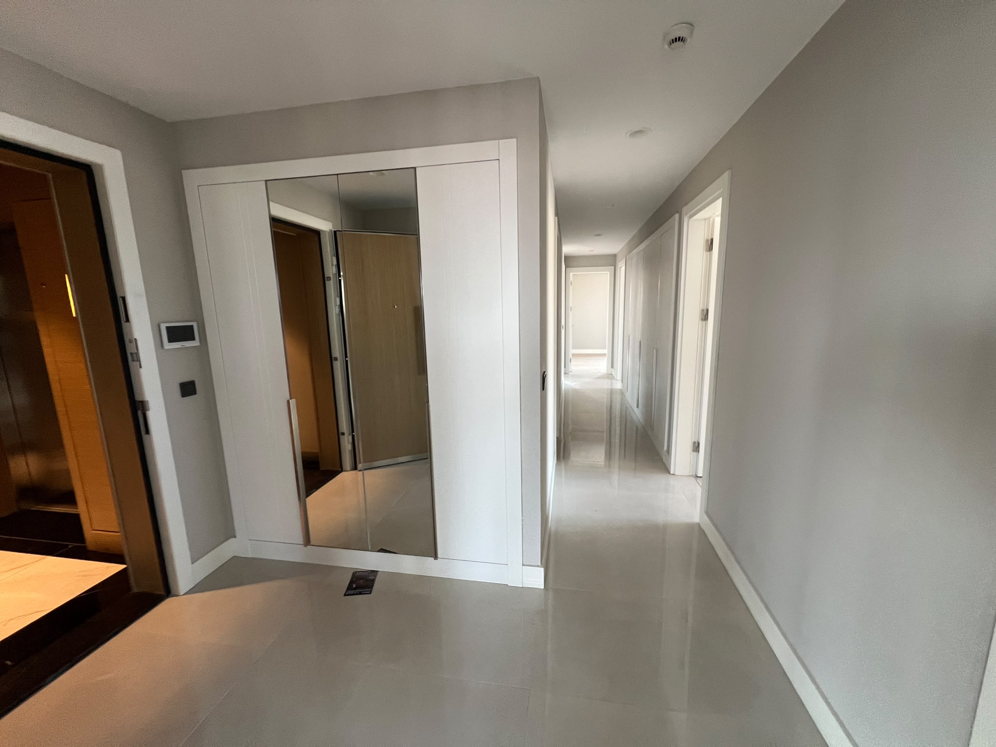 Spacious 4+1 apartment with extensive on-site facilities in Bağcılar - Photo 4