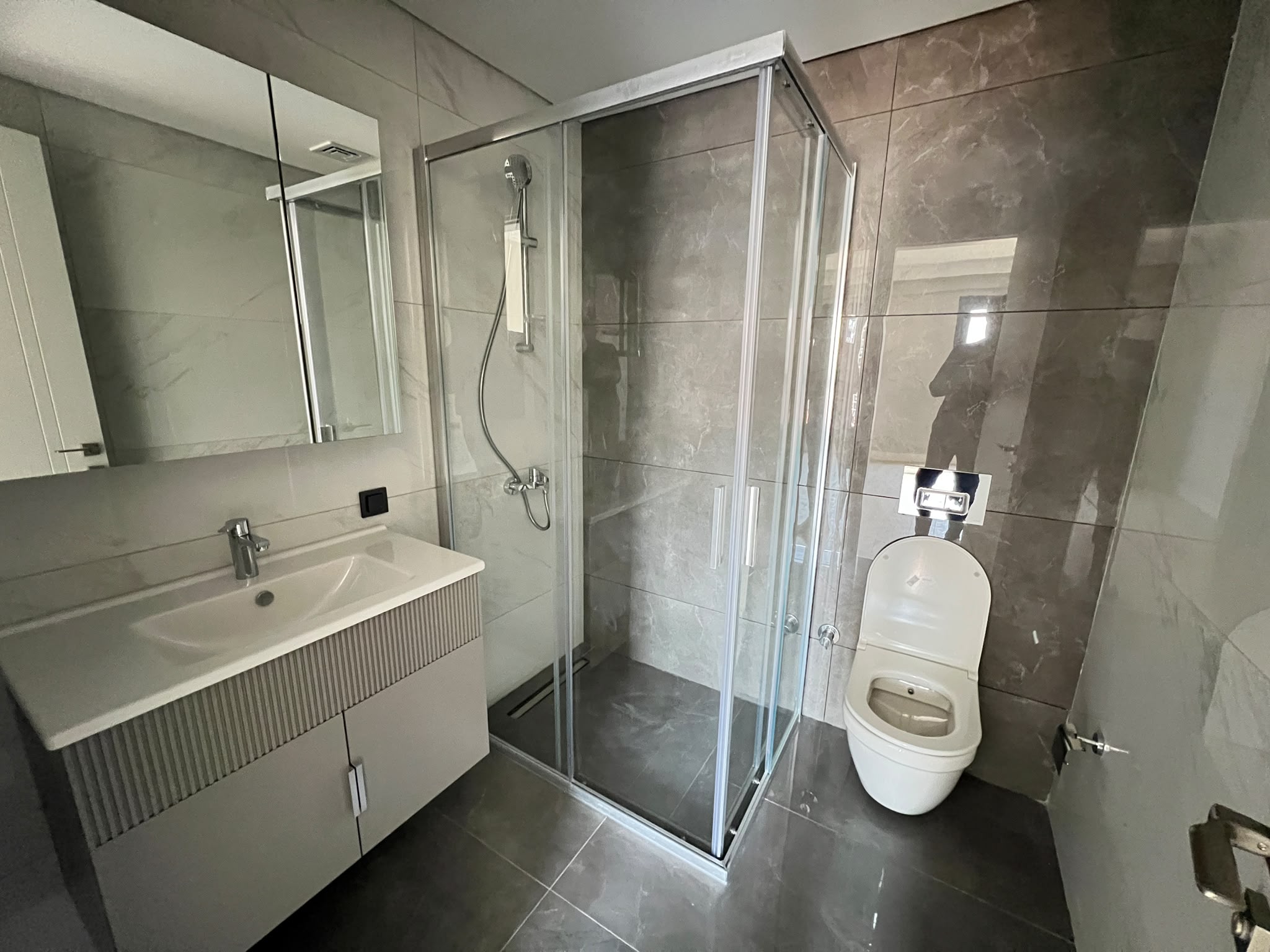Spacious 4+1 apartment with extensive on-site facilities in Bağcılar - Photo 13
