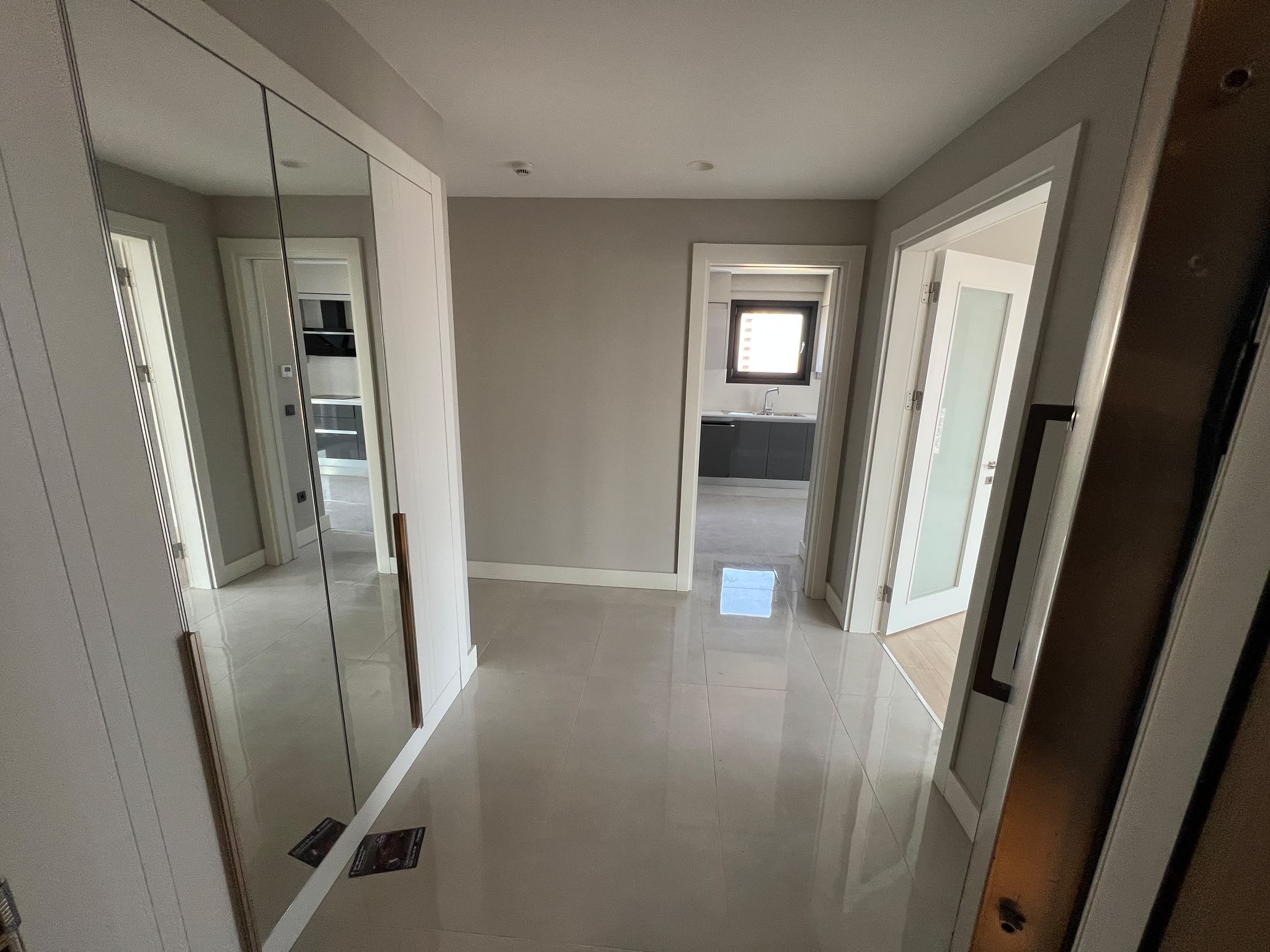 Spacious 4+1 apartment with extensive on-site facilities in Bağcılar - Photo 5