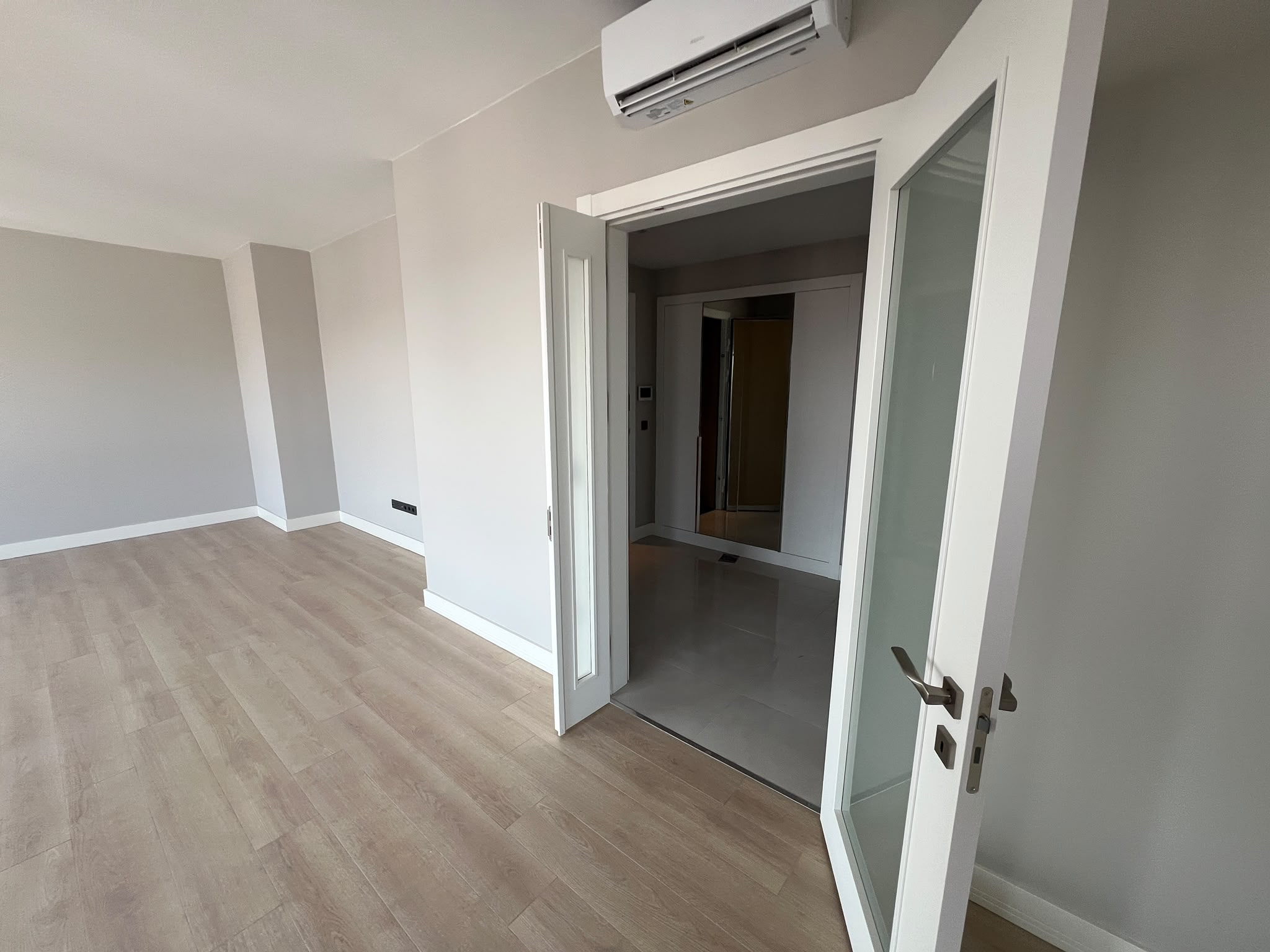 Spacious 4+1 apartment with extensive on-site facilities in Bağcılar - Photo 7