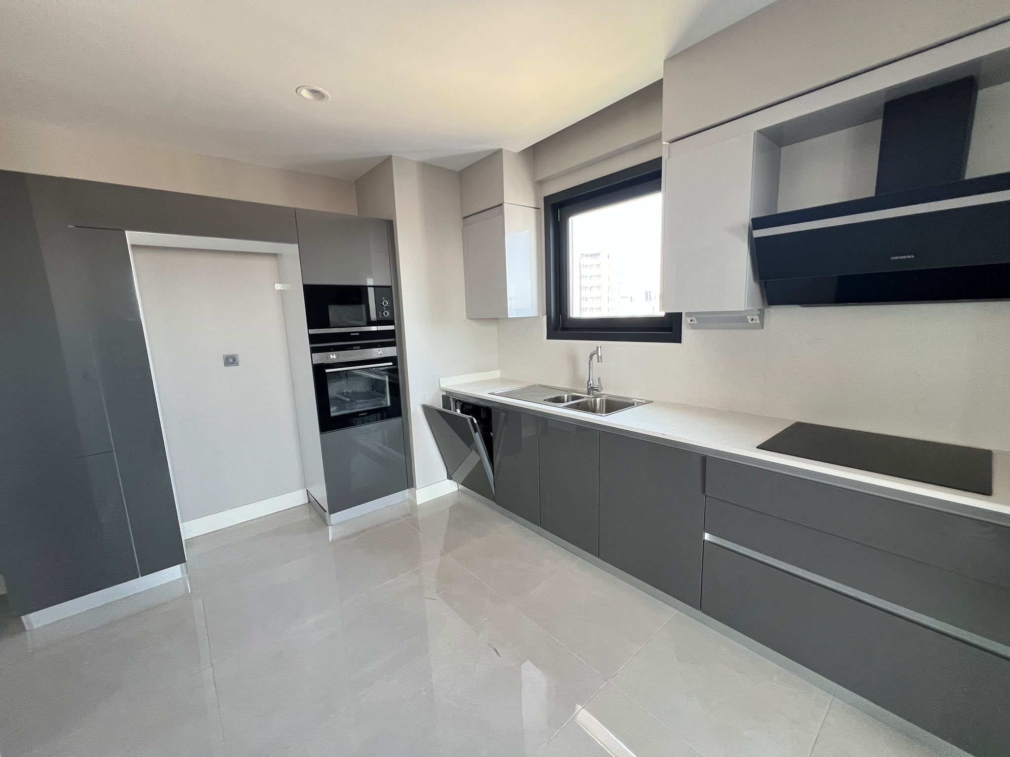 Spacious 4+1 apartment with extensive on-site facilities in Bağcılar - Photo 9