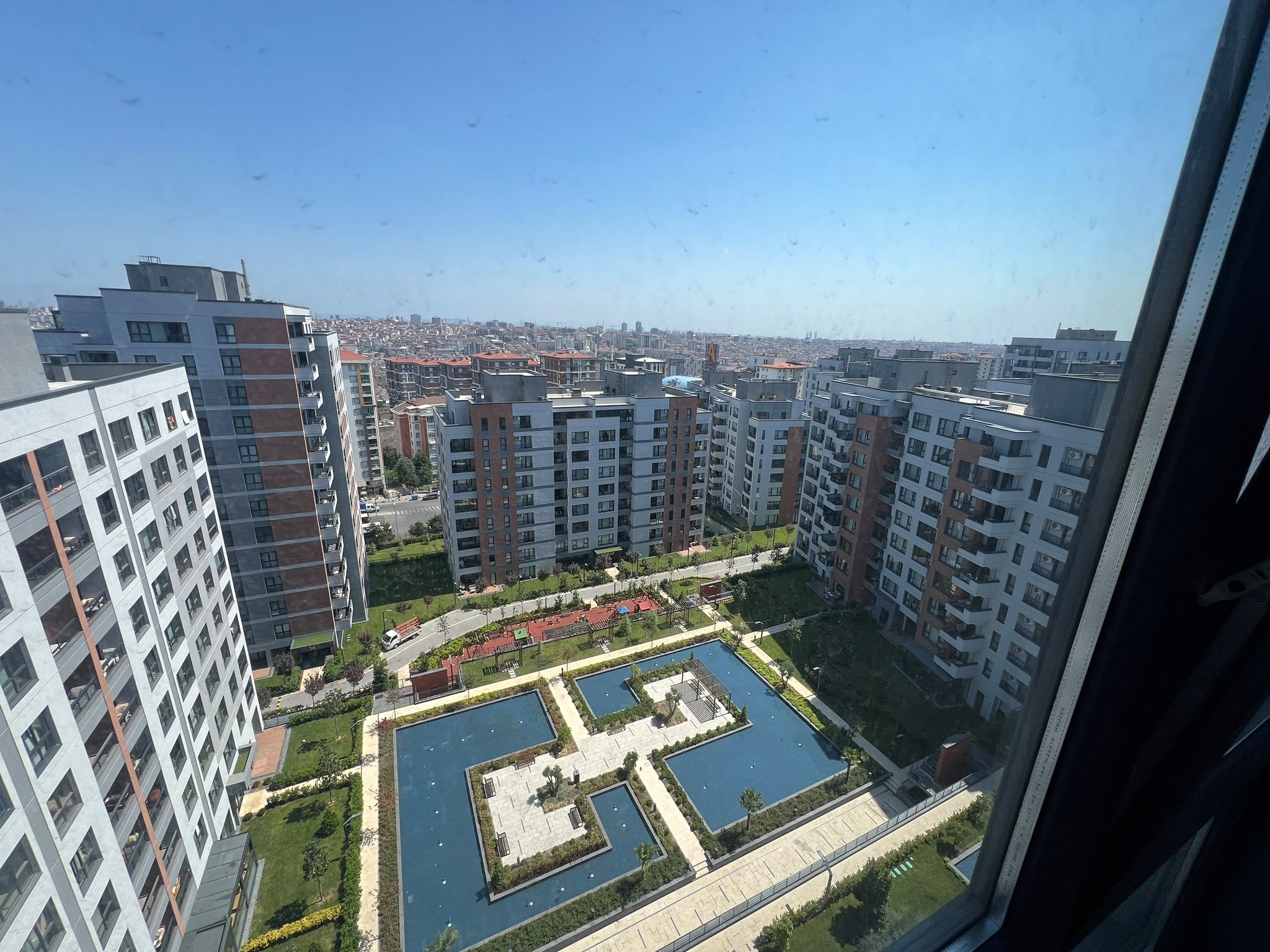 Spacious 4+1 apartment with extensive on-site facilities in Bağcılar - Photo 19