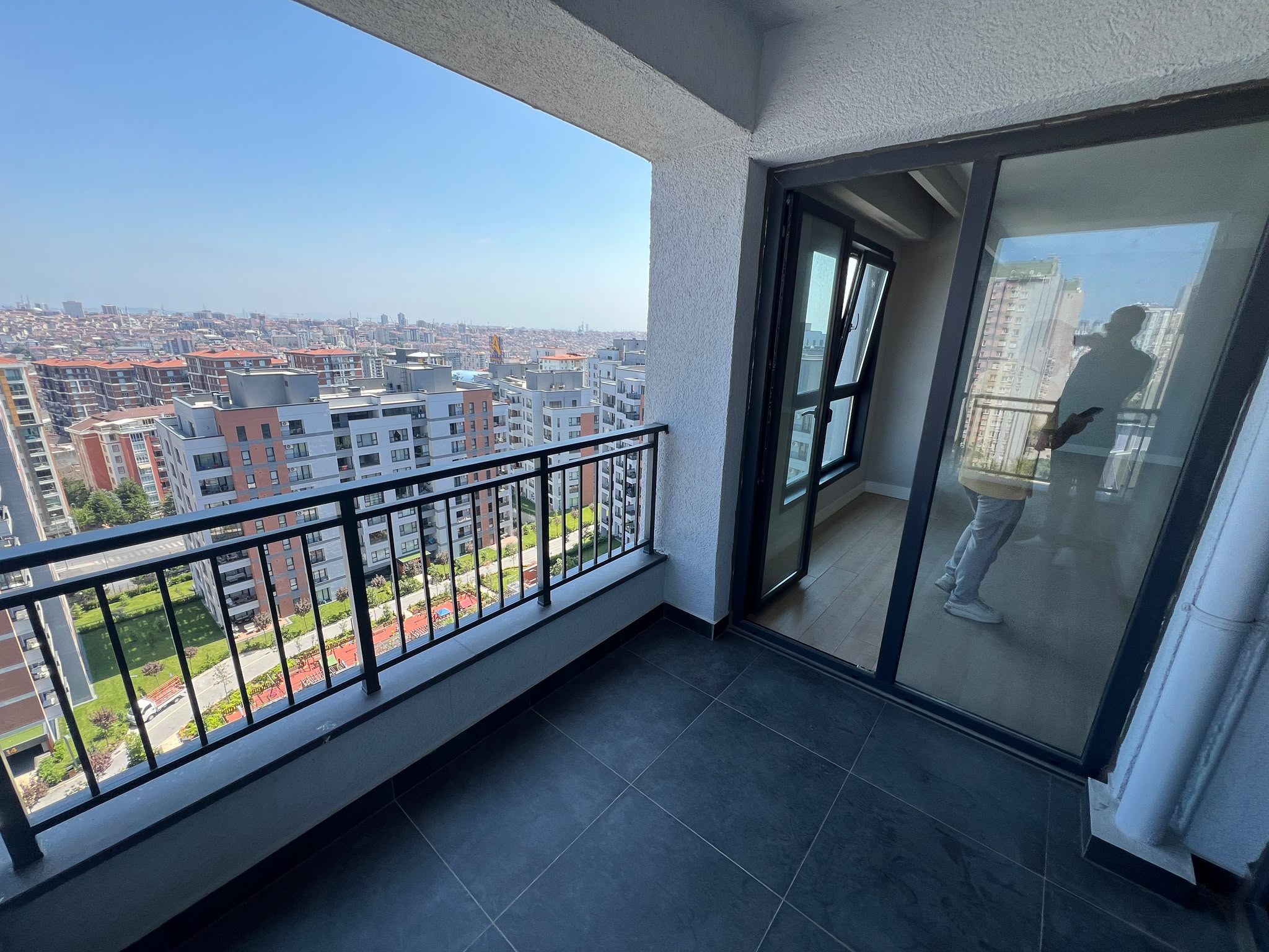 Spacious 4+1 apartment with extensive on-site facilities in Bağcılar - Photo 18