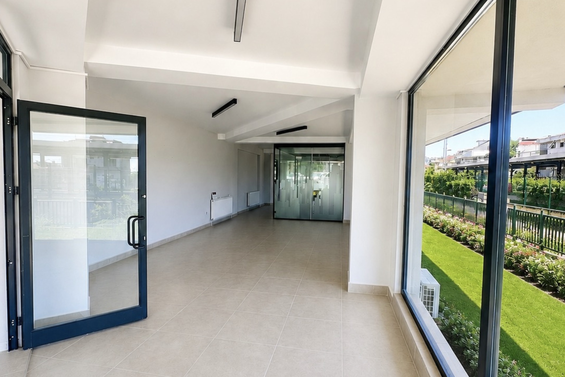 Ready-to-use commercial property in the Maltepe district - Photo 6