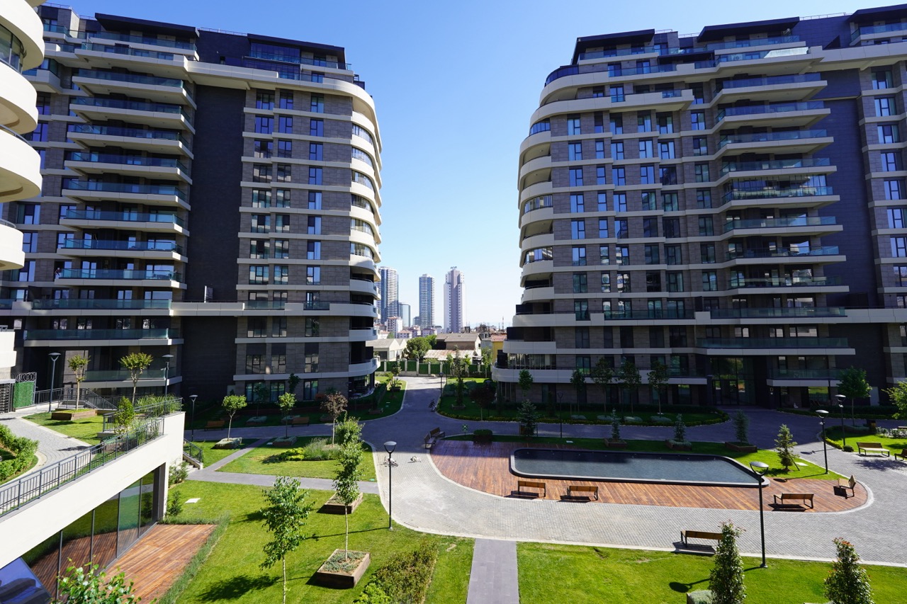 Apartments with Lake and Marmara Sea Views near the Metro in Kartal