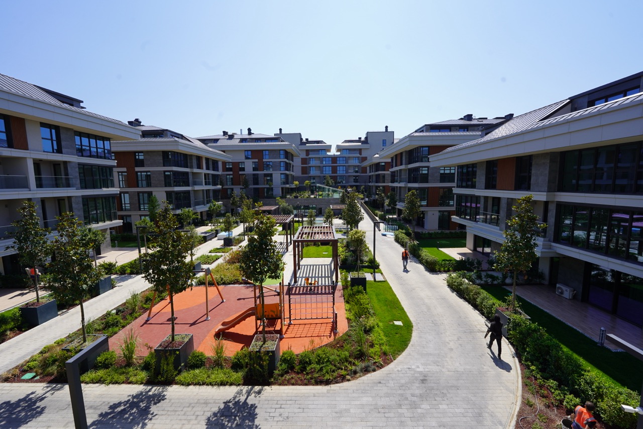 萨勒耶尔区低层住宅综合体内的公寓与复式住宅 - 照片 3
