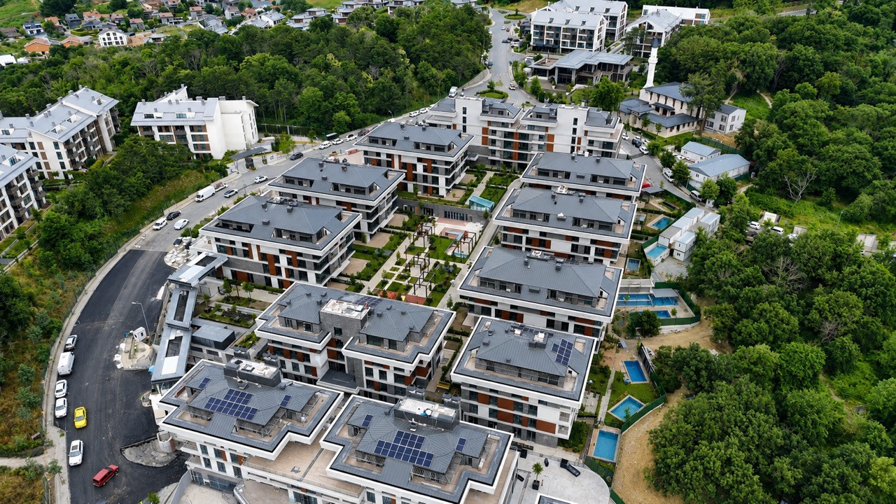 Apartments and Duplexes in a Low-Rise Complex in Sarıyer