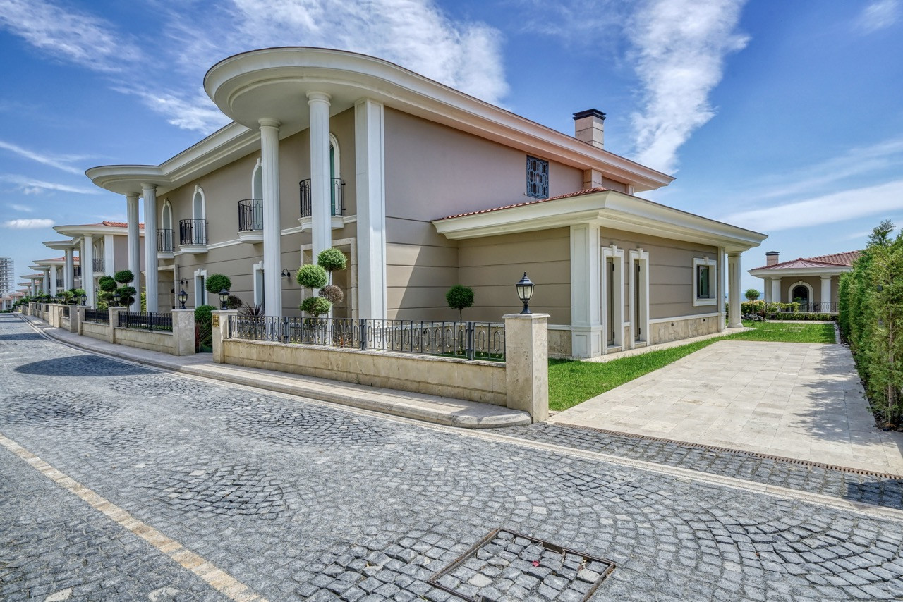 Villas and apartments in a large-scale seafront complex in Beylikdüzü - Photo 5