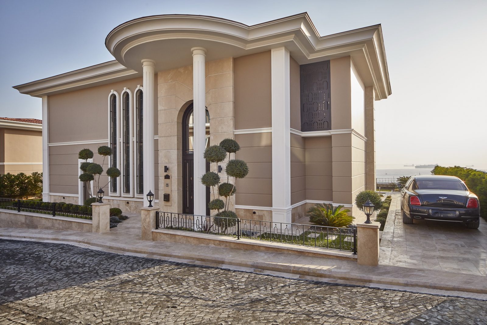Villas and apartments in a large-scale seafront complex in Beylikdüzü - Photo 4